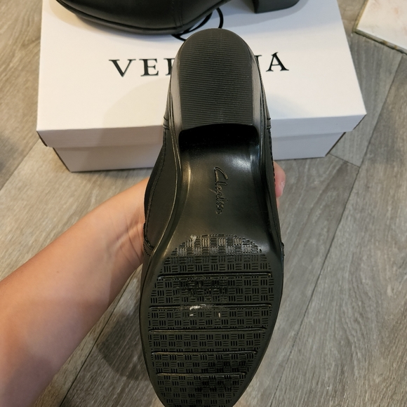 Clarks 8.5 heels - Picture 3 of 4